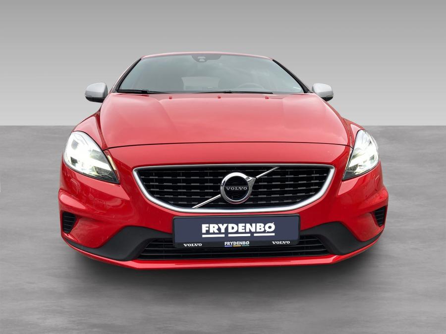 Volvo V40 - Lettkjørt og trygg skolebil,